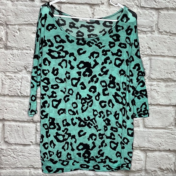 TeenBell Tops - Teenbell Blouse 3/4 Sleeve Cheetah Top‎ Junior Size Medium